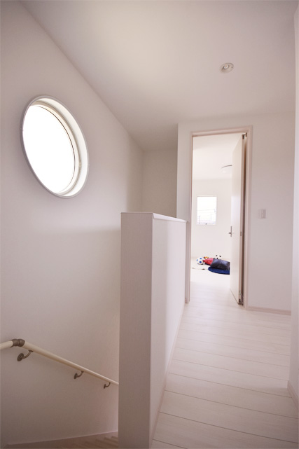 ハーバーハウスの新築 家づくり 事例ＩＺＵ「丸窓と太陽光の家」