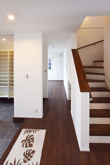 ハーバーハウスの新築 家づくり 事例「ブラックモダン・セカンドリビングのある床暖房と樹脂サッシの快適ハウス」