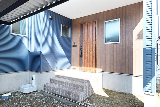 ハーバーハウスの新築 家づくり 事例「シンプルモダン・ブルーのガルバリウム鋼板の家」