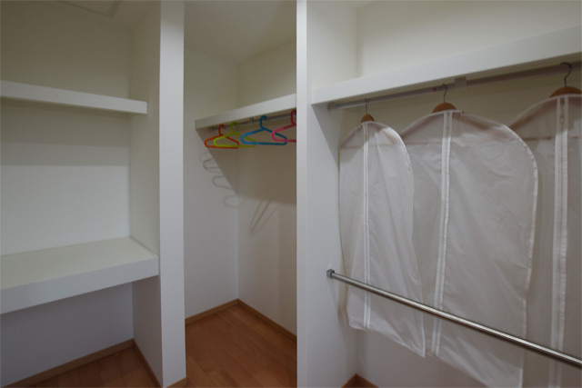 ハーバーハウスの新築 家づくり 事例「シンプルモダン・対面キッチンのLDK、暖房乾燥機付の大きい浴室がある家」