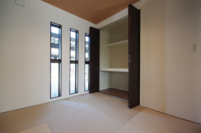 ハーバーハウスの新築 家づくり 事例「大きな窓・床暖房付の快適ハウス」（IZU）