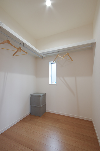 ハーバーハウスの新築 家づくり 事例「ガルバリウム外壁＆リビング天井無垢パネル」