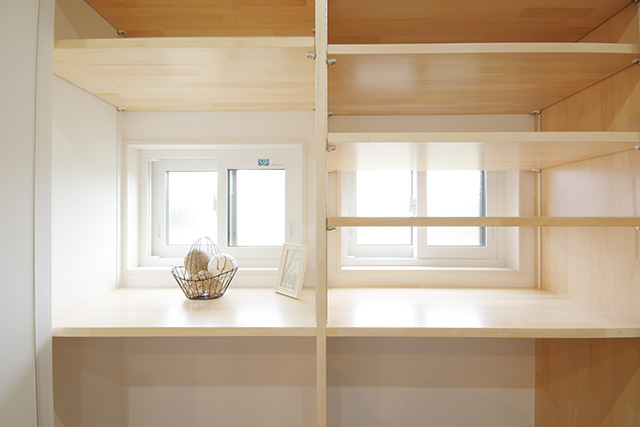 ハーバーハウスの新築 家づくり 事例「4種類の外壁、造作洗面台・造作食器棚のあるお家」