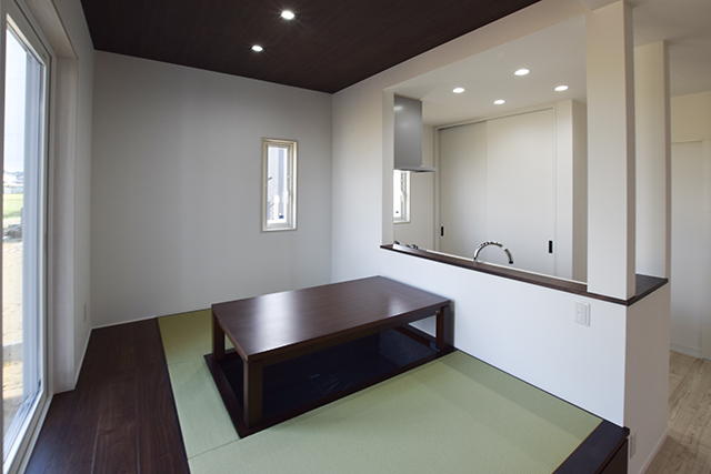 ハーバーハウスの新築 家づくり 事例「小上がりのタタミコーナーのくつろぎ空間のある住まい」