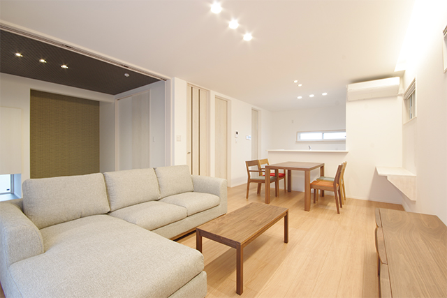 ハーバーハウスの新築 家づくり 事例「あそび心のある配色で家具までトータルコーディネート！床暖房のあるナチュラルハウス」