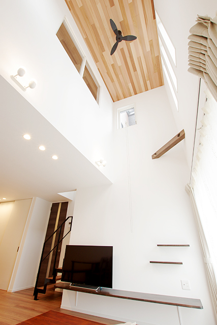 ハーバーハウスの新築 家づくり 事例「AVAN 吹抜け×レッドシダー貼り天井の長期優良住宅」