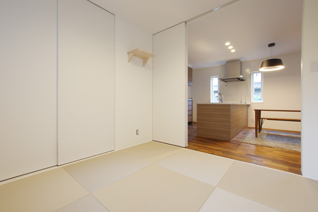 ハーバーハウスの新築 家づくり 事例「ORGA ブラックガルバとアカシア無垢床のスタイリッシュな家」
