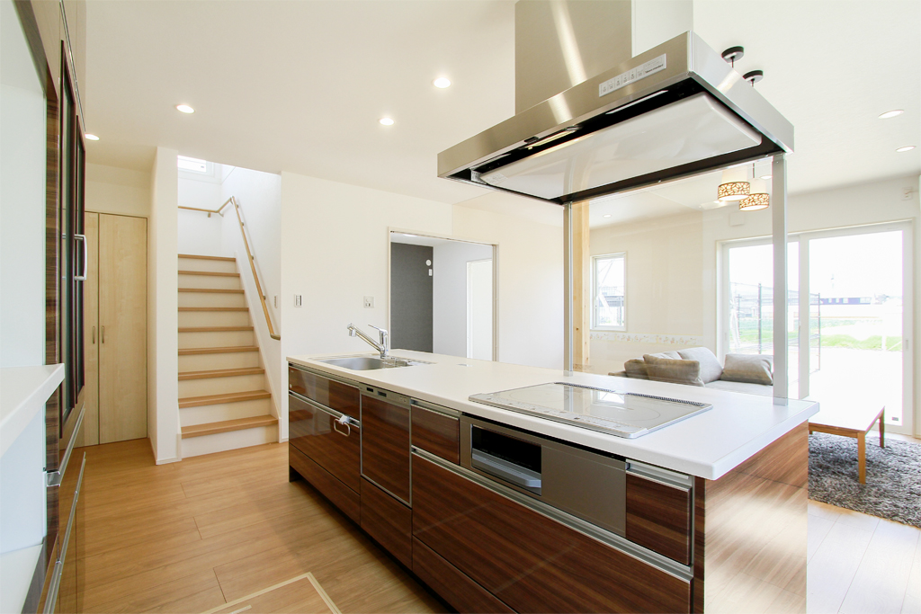 ハーバーハウスの新築 家づくり 事例「空間を無駄なく活用したアイランドキッチンのある家」